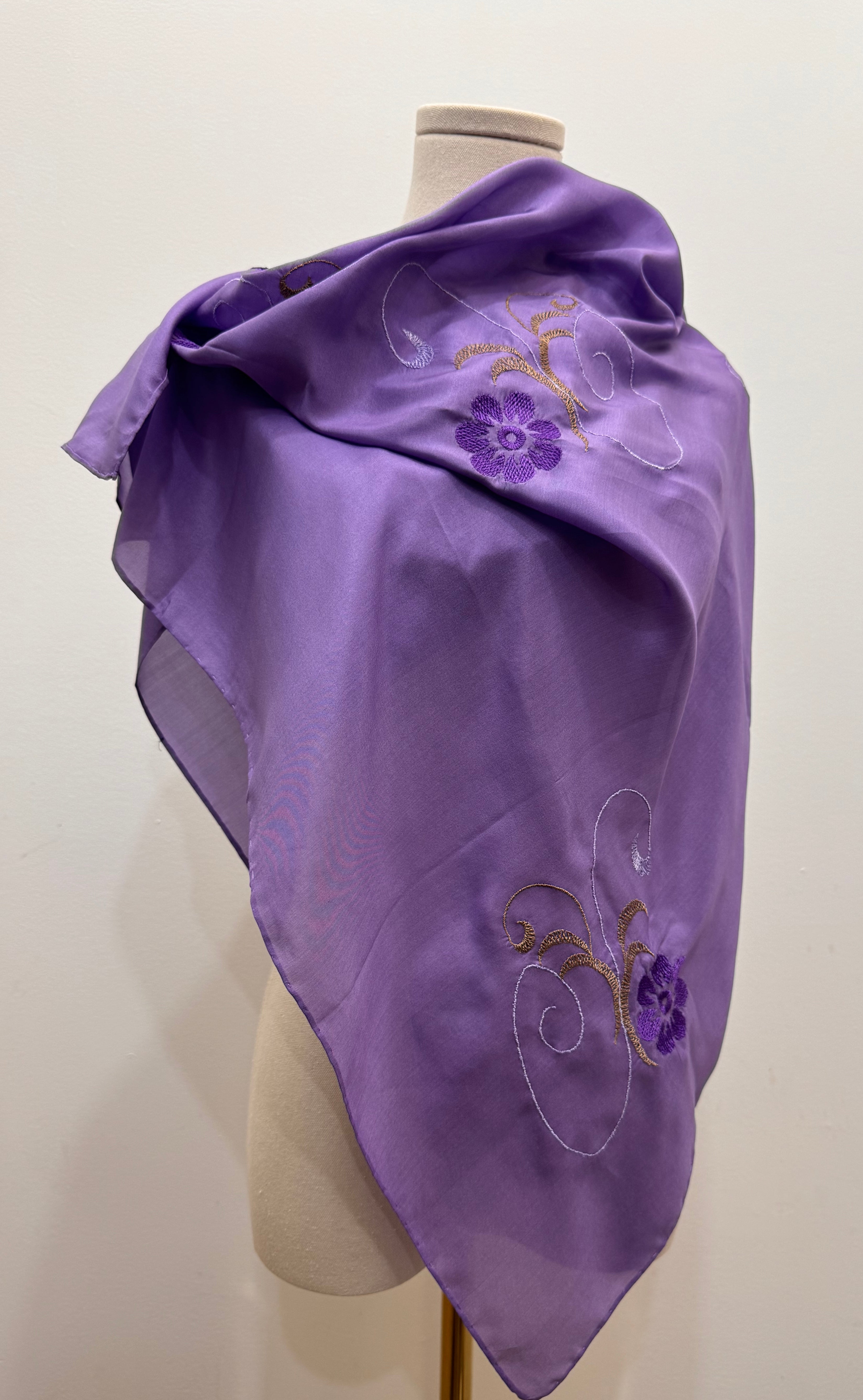 “Radiant Petals” - Purple Elegance with Beige,Purple Embroidery